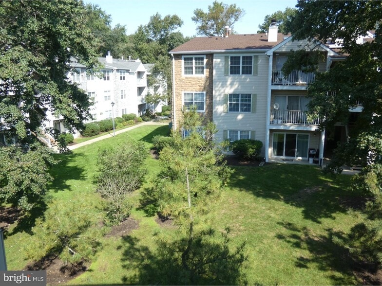 Building Photo - 12 Holly Ct