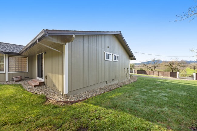 Building Photo - 9168 Eastside Rd