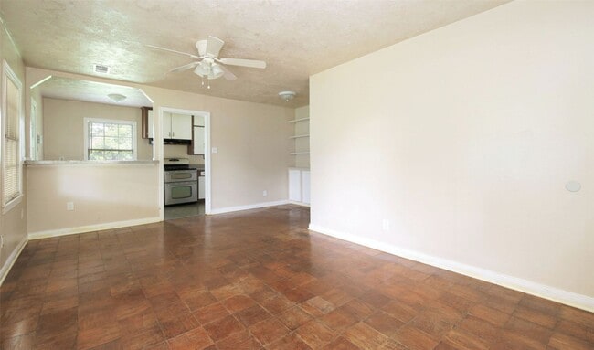 Building Photo - 5137 Chennault Rd