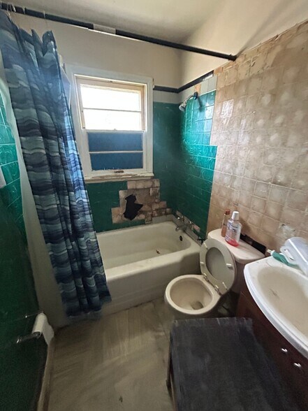 Building Photo - 10149 Baron Dr