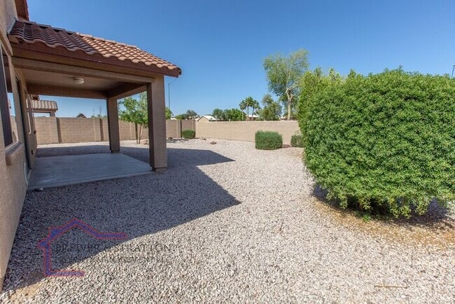 Building Photo - 391 S 163rd Dr - 4BR, 2BA - Sarival/Van Buren