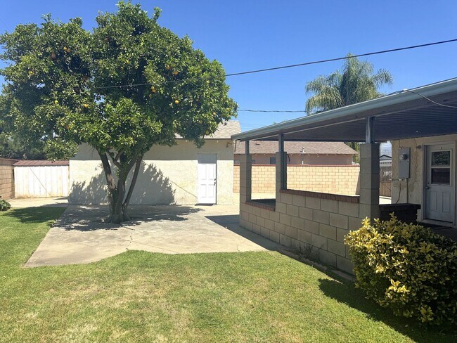 Building Photo - 623 N Rimhurst Ave