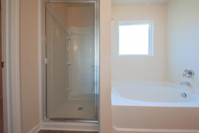 Building Photo - 5036 Vine Ln