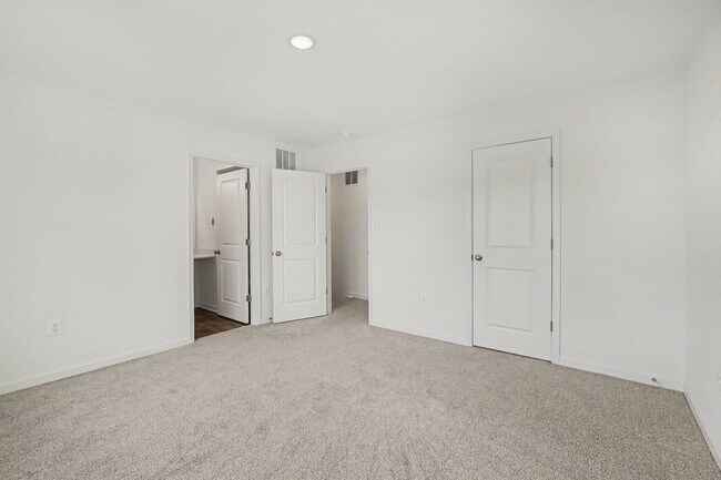 Building Photo - Built 2024 | Modern Townhome Near Fredericksburg – More Space, Better Value