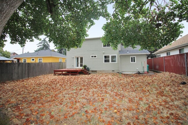 Building Photo - 8435 NE Holladay St