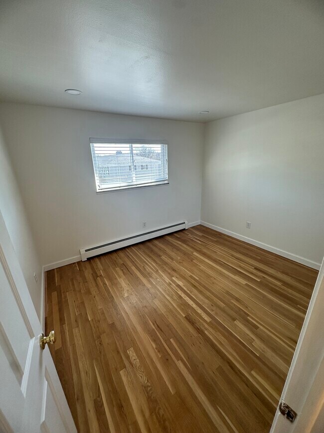 Building Photo - 100 W Hickory Grove Rd