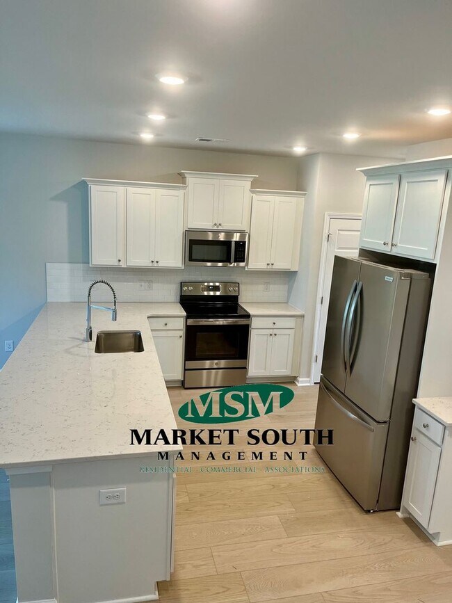 Building Photo - 114 Binscombe Ln