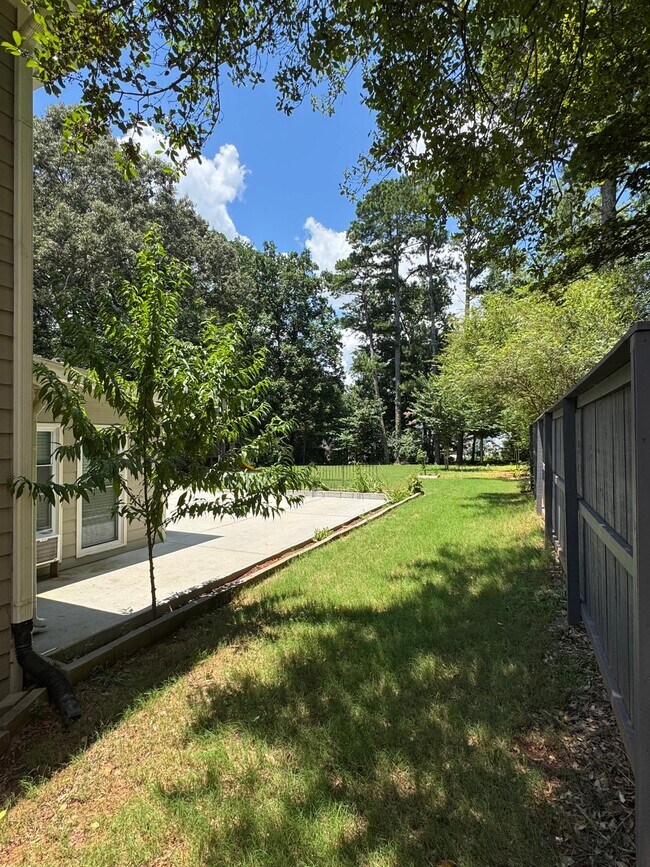 Building Photo - 965 Bass Ct N W
