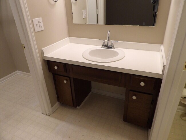 Building Photo - 176 Landings Dr