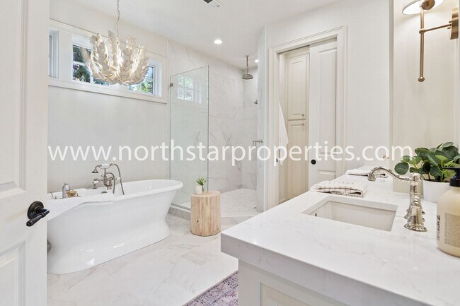 Building Photo - Custom Built Lake Oswego Home Near Lakerid...