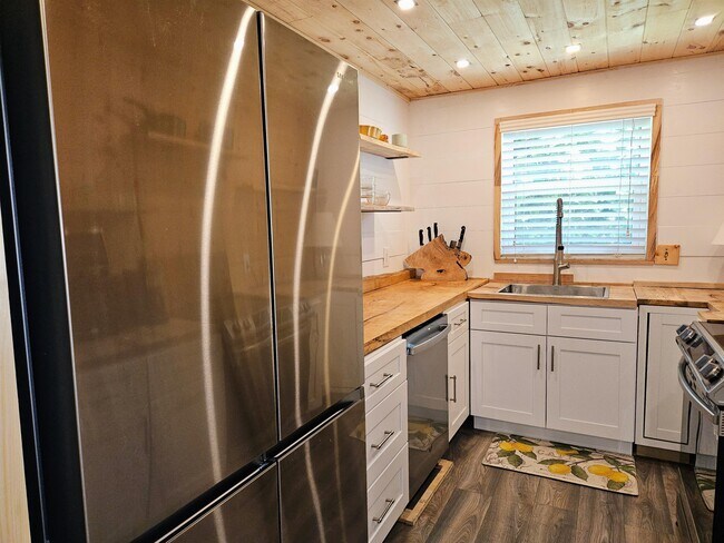 Building Photo - 3575 Gulf Blvd