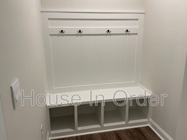 Building Photo - 41 Silverthorne Ct