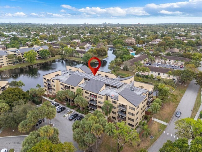 Building Photo - 6701 SW 116th Ct