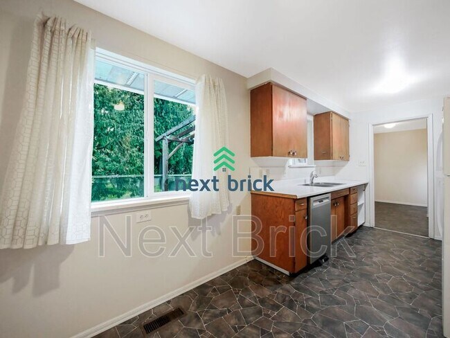 Building Photo - 18057 7th Ave NE