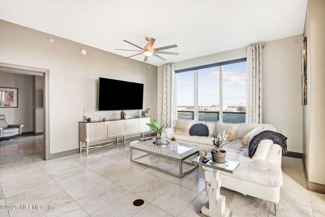 Building Photo - The Peninsula #1710