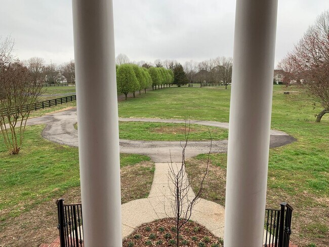 Building Photo - 5000 Square Feet on 7 Acres in Heart of Franklin