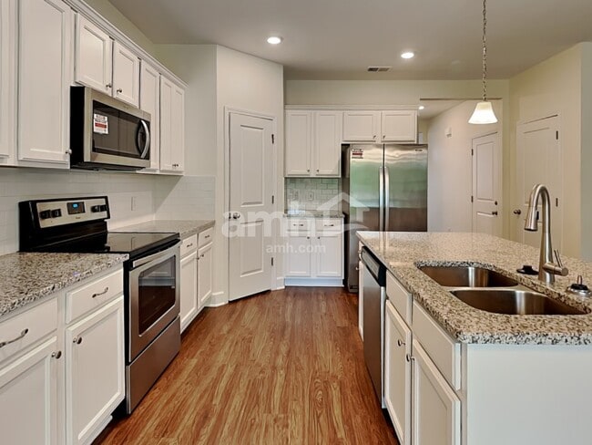 Building Photo - 4268 Longfellow Dr