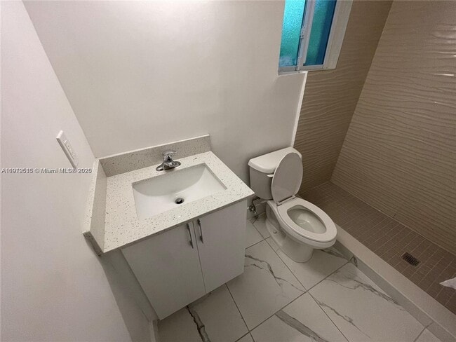 Building Photo - 1652 Madison St