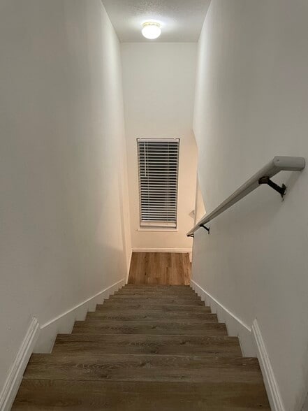 Building Photo - 1420 W Salvia Pl