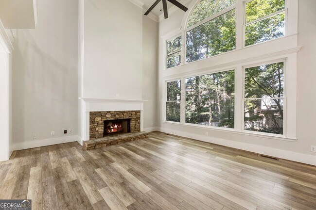 Building Photo - 330 Summerlin Dr