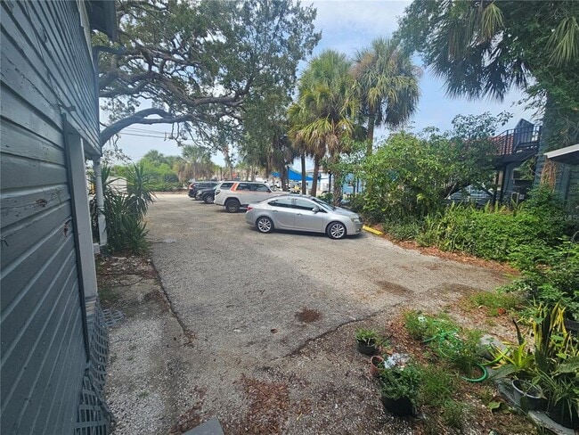 Building Photo - 318 E Tarpon Ave