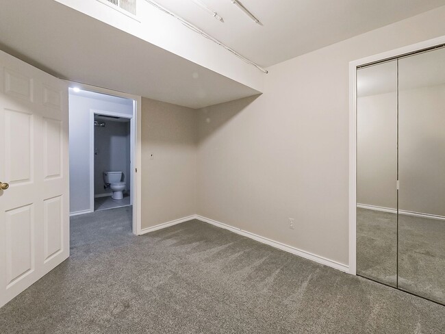 Building Photo - Fully Upgraded 3-Bed Farmington Hills Home!