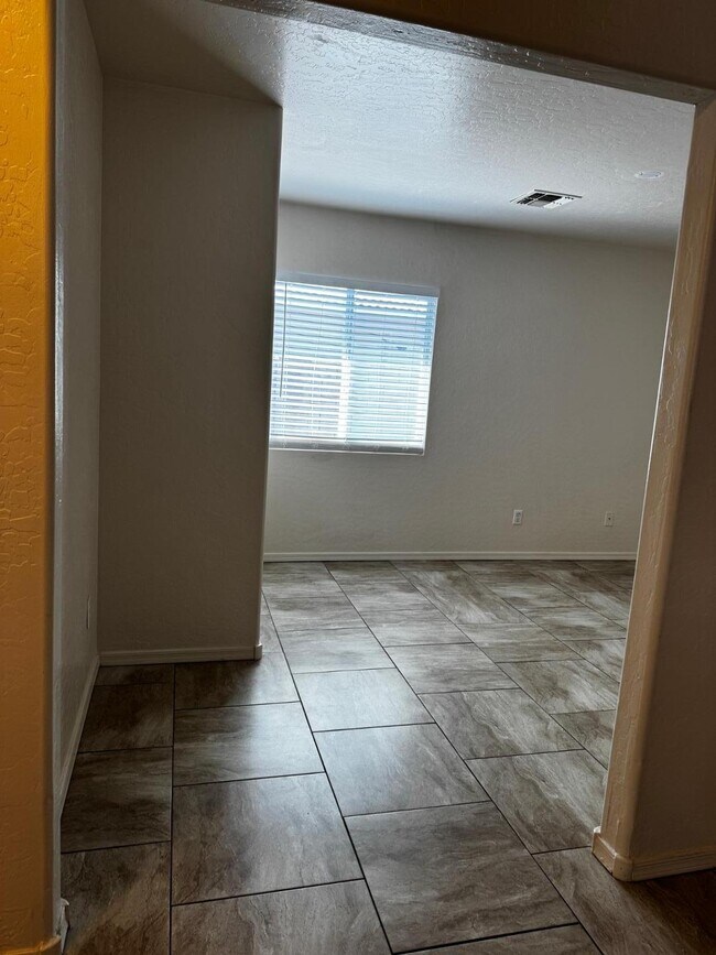 Building Photo - 14613 N 154th Ave