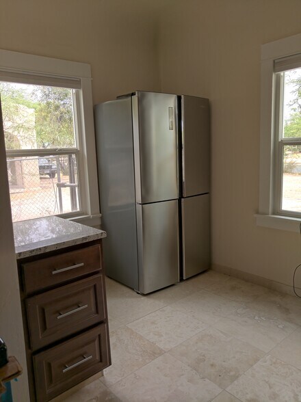 Kitchen - 1536 E 8th St