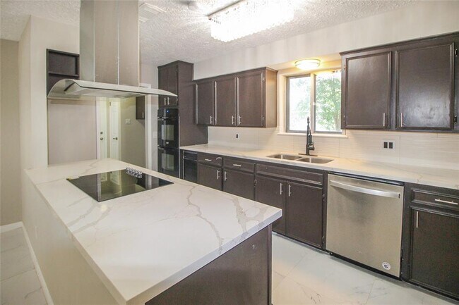 Building Photo - 15102 Torry Pines Rd