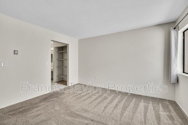 Building Photo - 6780 Friars Rd