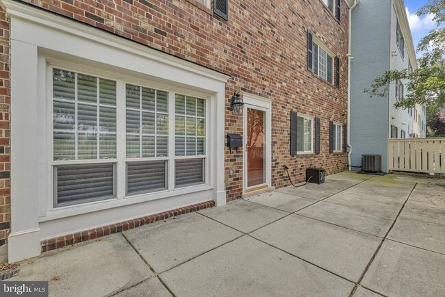 Building Photo - 1565A N Van Dorn St