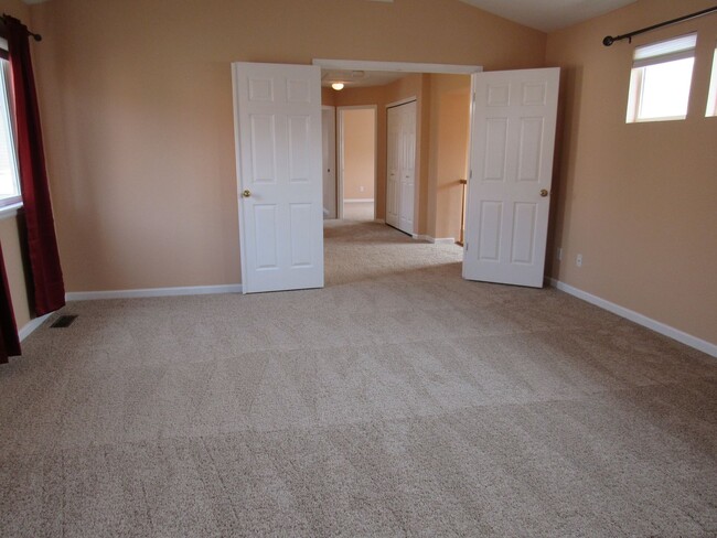 Building Photo - Superb  updated 5 bedroom, 4 bathroom home...