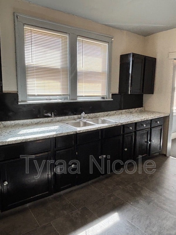 Building Photo - 7424 Wykes St