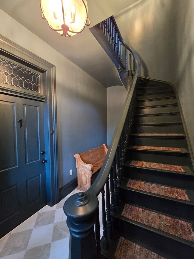 Building Photo - Full Furnished 2 Bed/1 Bath with Utilities Included