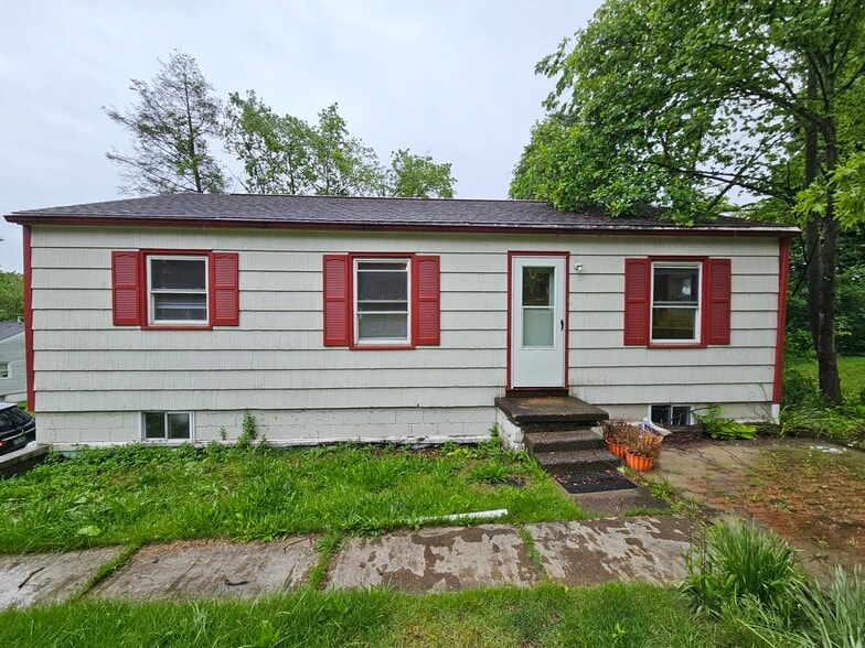 Primary Photo - 2616 University Ave
