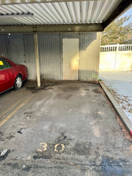 Building Photo - 1710 Hickory Ln