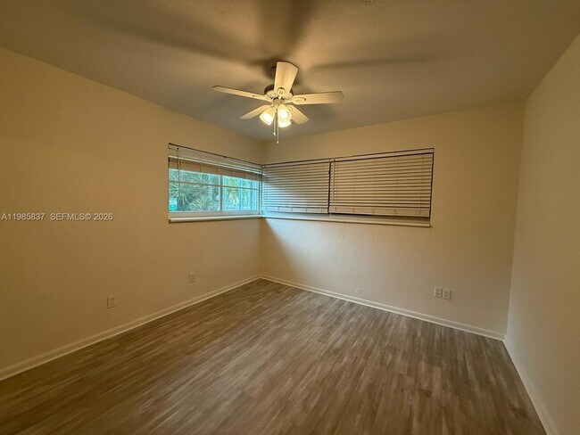 Building Photo - 1247 Marseille Dr