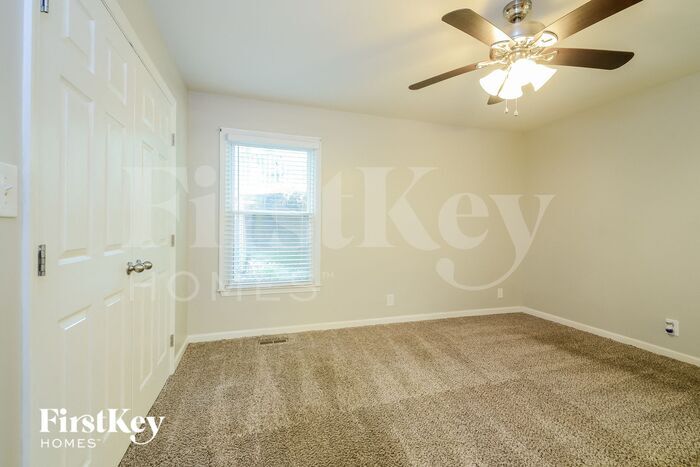 Building Photo - 5169 Selkirk Dr
