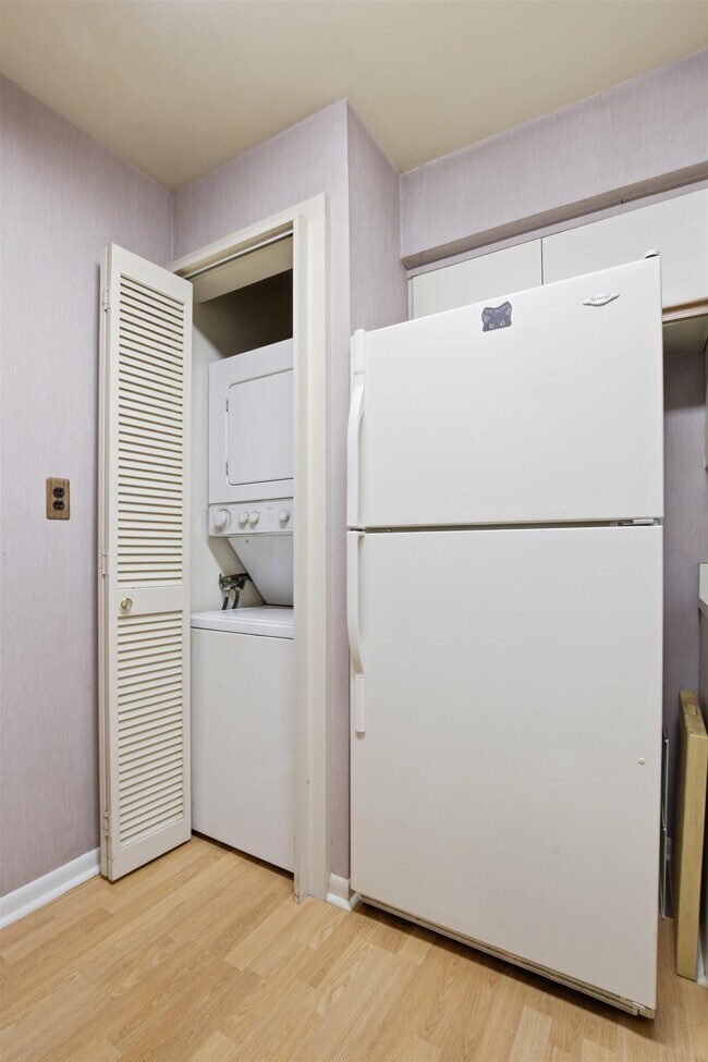 Building Photo - 700 10th St