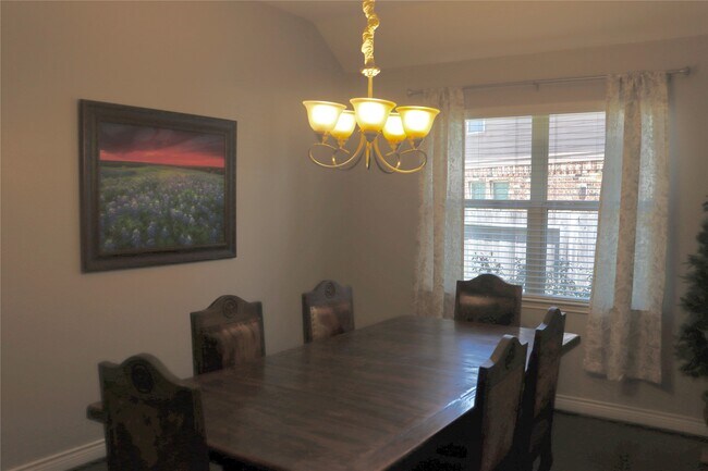 Building Photo - 5627 S Denham Ridge Ln