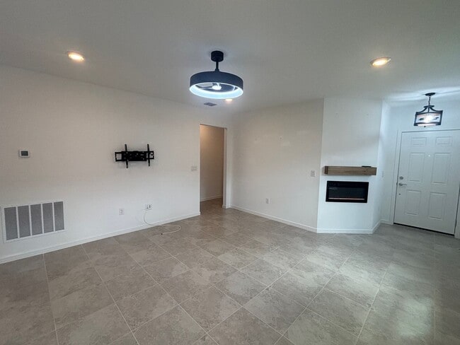 Building Photo - Stunning 3/2 in 55+ Stone Creek - Will rent quick