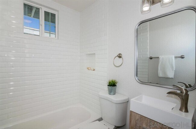 Building Photo - Remodeled 3 bedroom 2 bath.  Fenced yard. Outdoor shower, deck ,attached garage. Near beaches.