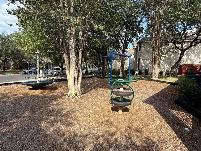 Building Photo - 524 Carismatic Ln