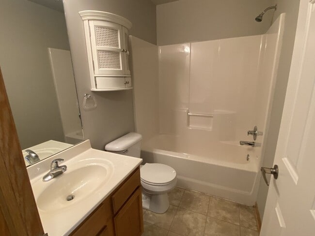 Building Photo - 1147 NE 7th Ln