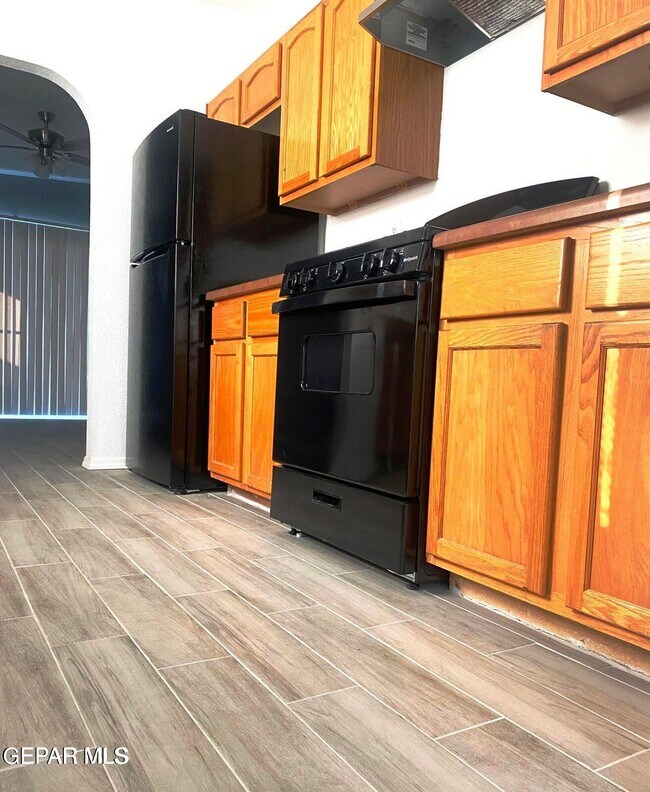 Building Photo - 421 Valle del Mar Dr