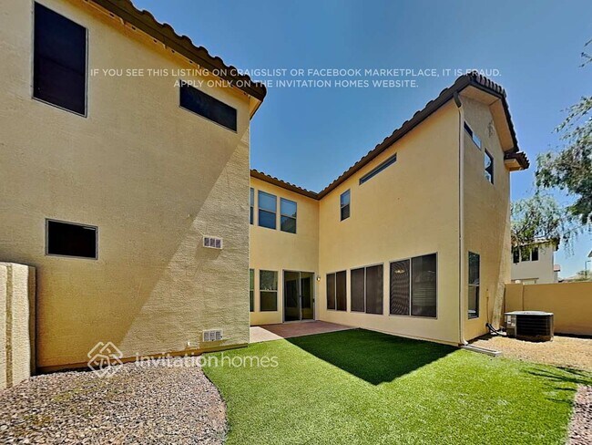 Building Photo - 3523 S Swan Dr