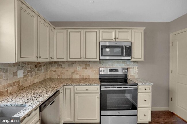 Building Photo - 22 Spring View