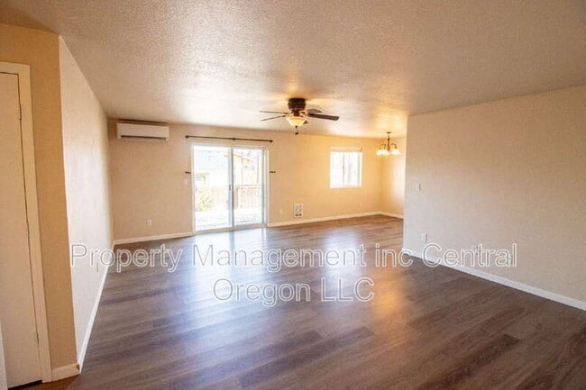 Building Photo - 2827 SW Pumice Ave