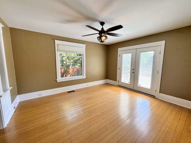 Building Photo - Beautiful 4+ Bed, 3 Bath Crafstman Home with Fenced Yard near St. Johns