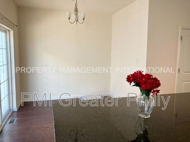 Building Photo - 106 Mercer Ct
